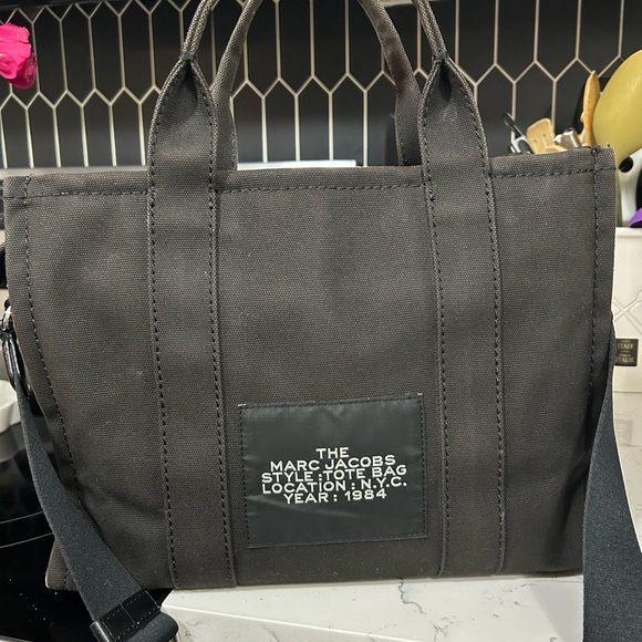 Marc Jacobs Black Canvas Tote Bag Medium - Picture 4 of 8